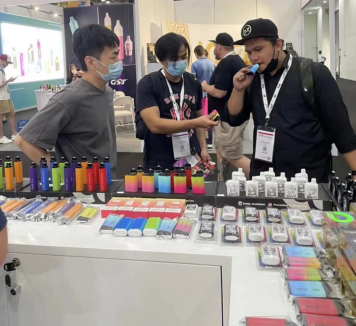 火器ammo电子烟参加迪拜国际电子烟展会,更多产品亮相